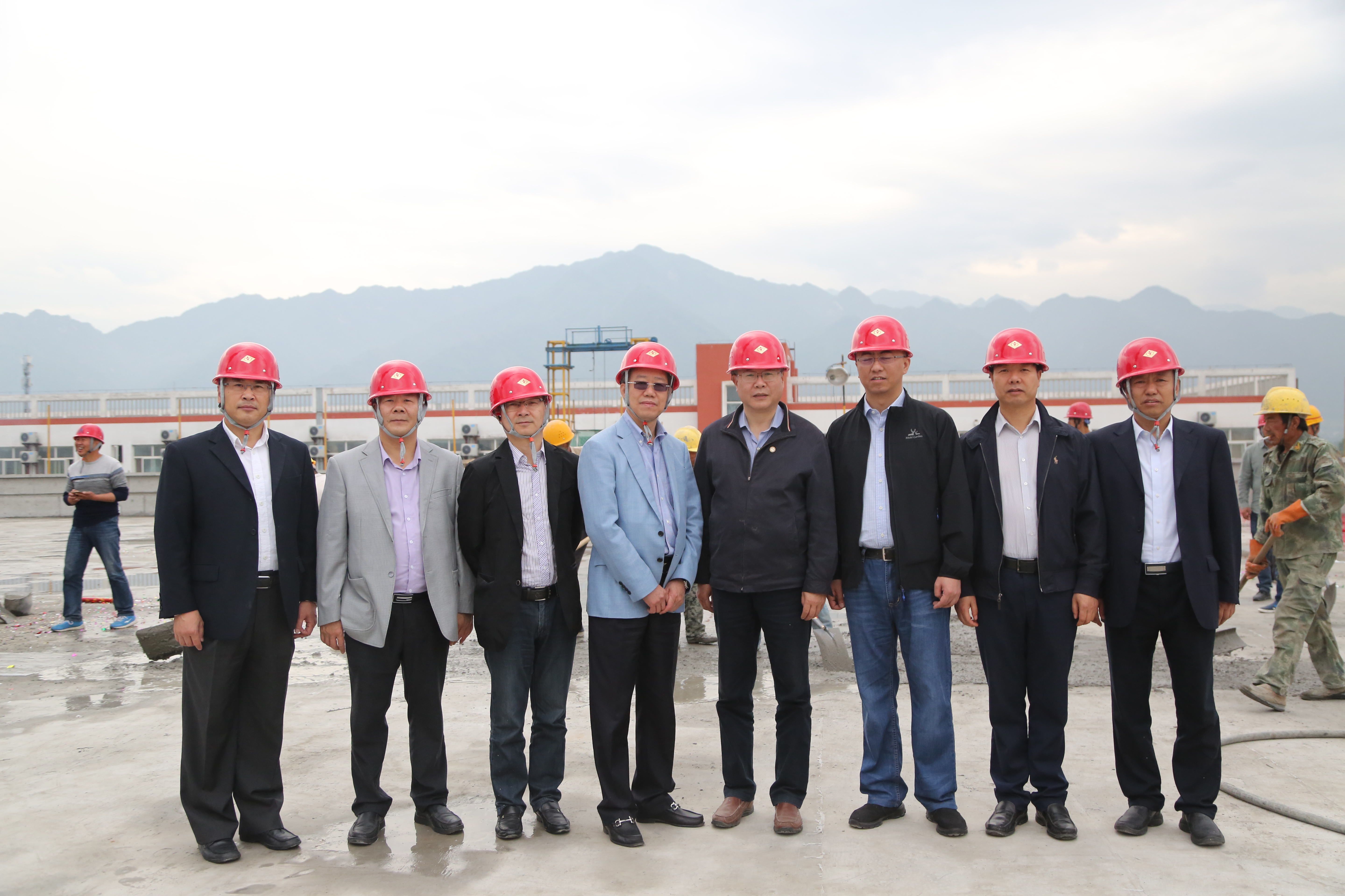 明德學(xué)院“明心樓”“明志樓”圓滿封頂