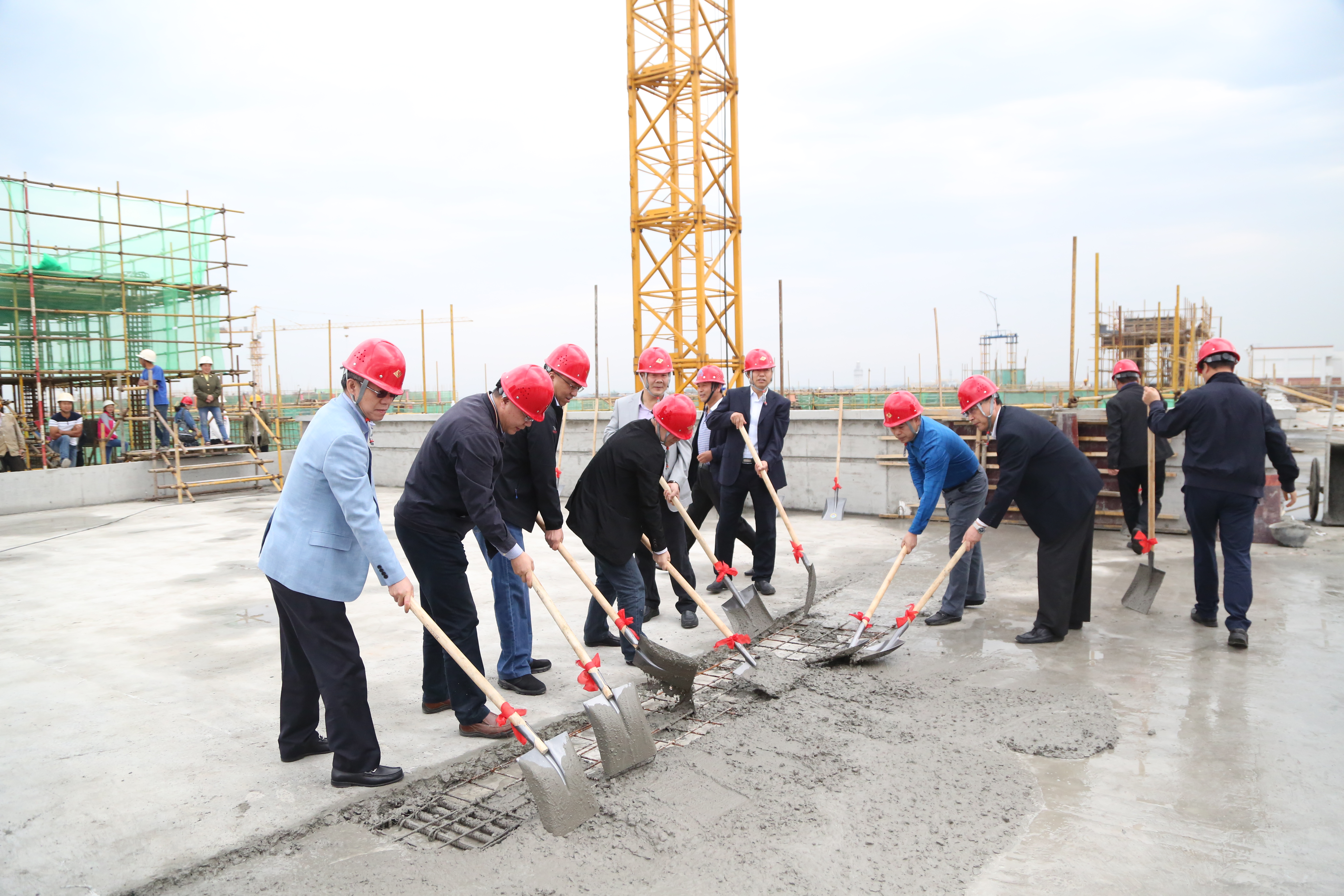 明德學(xué)院“明心樓”“明志樓”圓滿封頂