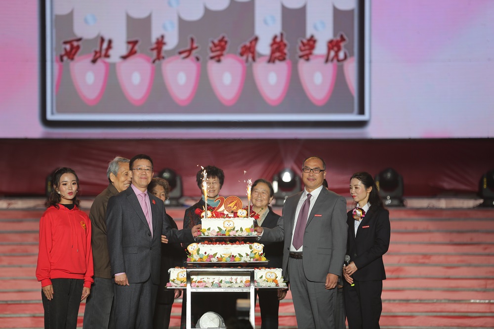 明德學(xué)院隆重舉行建院20周年紀(jì)念大會(huì)和文藝晚會(huì)