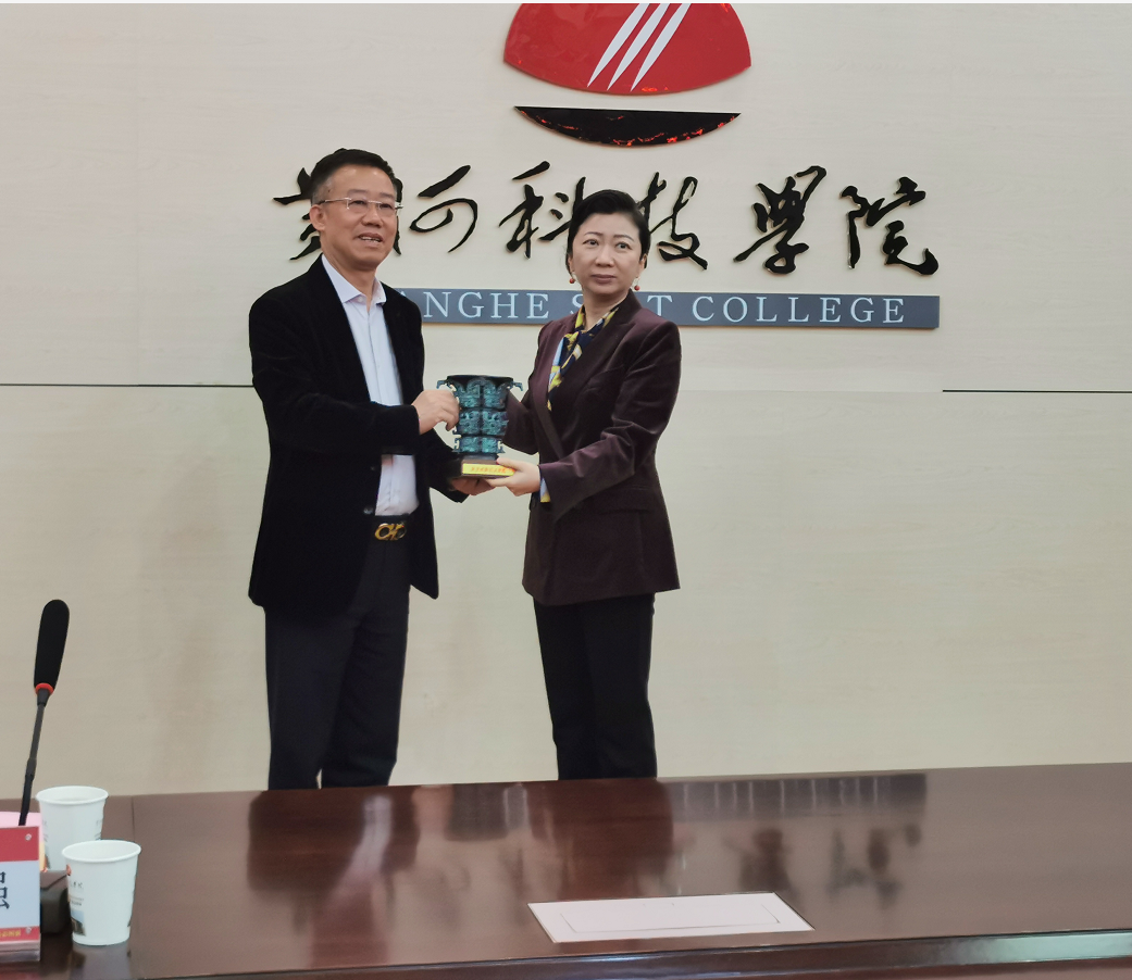 懷若渴知欲去求索，載累累碩果歸己用 ——集團(tuán)董事局主席袁漢源帶隊(duì)考察優(yōu)秀兄弟院校