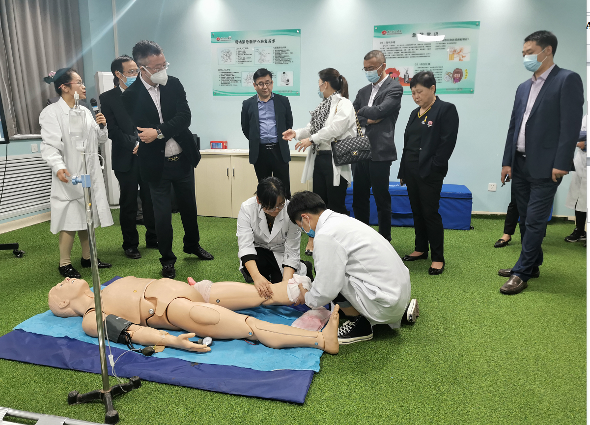 懷若渴知欲去求索，載累累碩果歸己用 ——集團(tuán)董事局主席袁漢源帶隊(duì)考察優(yōu)秀兄弟院校