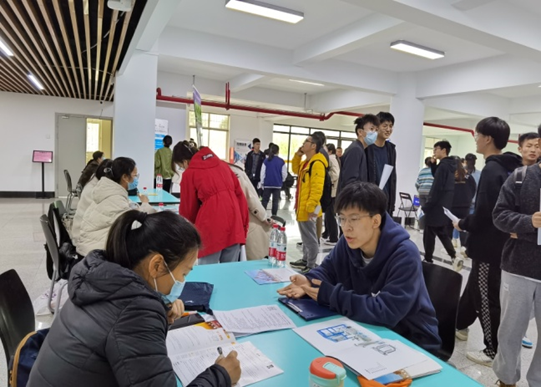 穩(wěn)就業(yè) 謀合作 促供需 西安明德理工學(xué)院舉辦西安市高新區(qū)人才引進(jìn)專場(chǎng)招聘會(huì) 穩(wěn)就業(yè) 謀合作 促供需 西安明德理工學(xué)院舉辦西安市高新區(qū)人才引進(jìn)專場(chǎng)招聘會(huì)