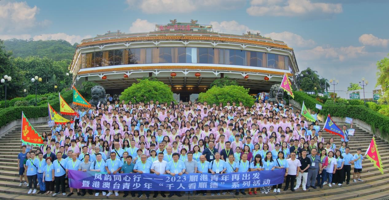 赤膽忠心強(qiáng)教育 同心共筑中國(guó)夢(mèng) 赤膽忠心強(qiáng)教育 同心共筑中國(guó)夢(mèng)