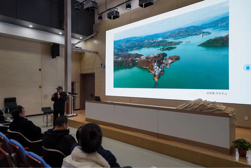 陜文投原董事長(zhǎng)王勇等領(lǐng)導(dǎo)嘉賓一行考察西安明德理工學(xué)院，并出席瀛湖采風(fēng)總結(jié)會(huì)