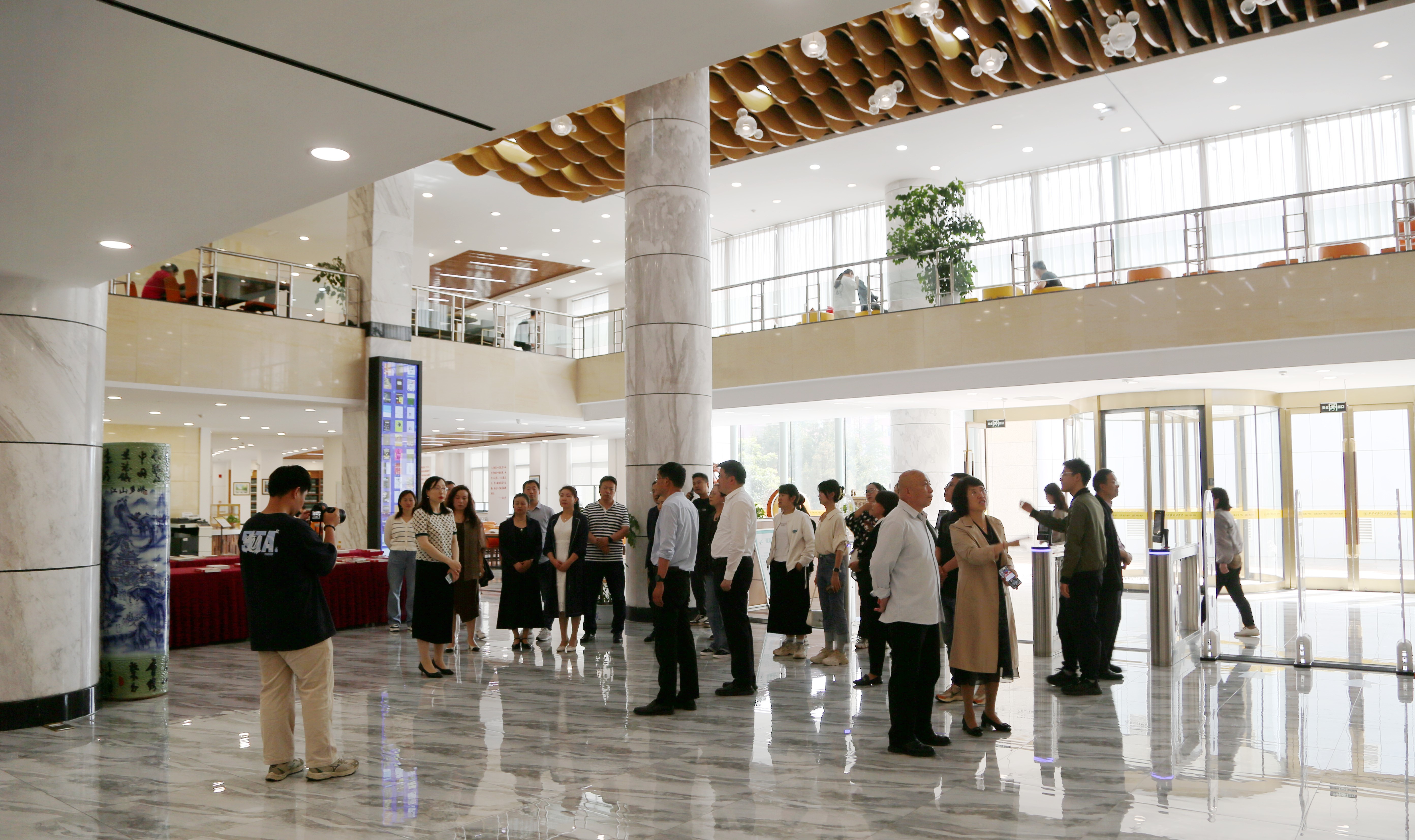 絢爛五月 揚(yáng)帆奮進(jìn)——西安明德理工學(xué)院喜獲佳績(jī) 圓滿召開2024年民辦高校圖書館論壇