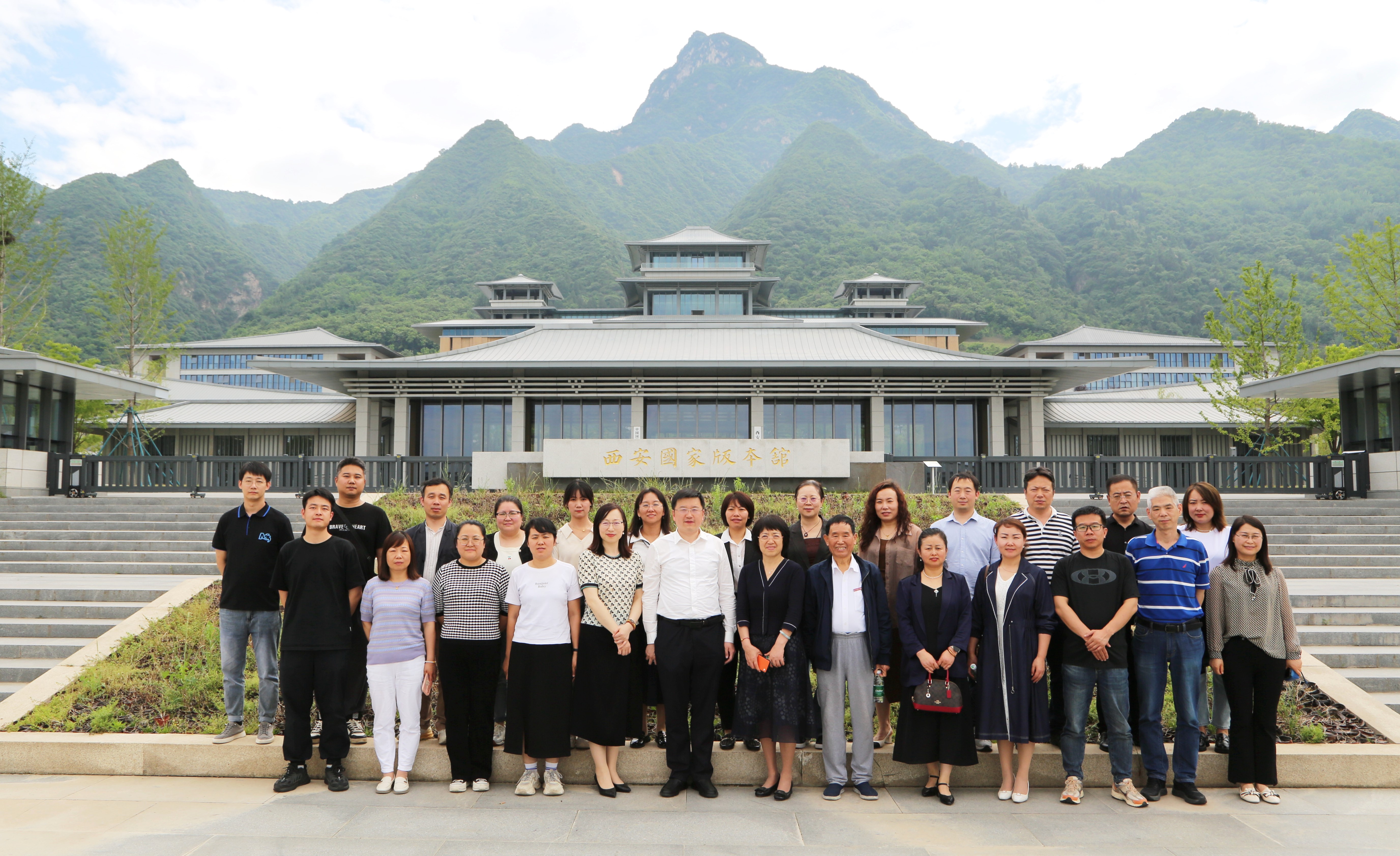 絢爛五月 揚(yáng)帆奮進(jìn)——西安明德理工學(xué)院喜獲佳績(jī) 圓滿召開2024年民辦高校圖書館論壇