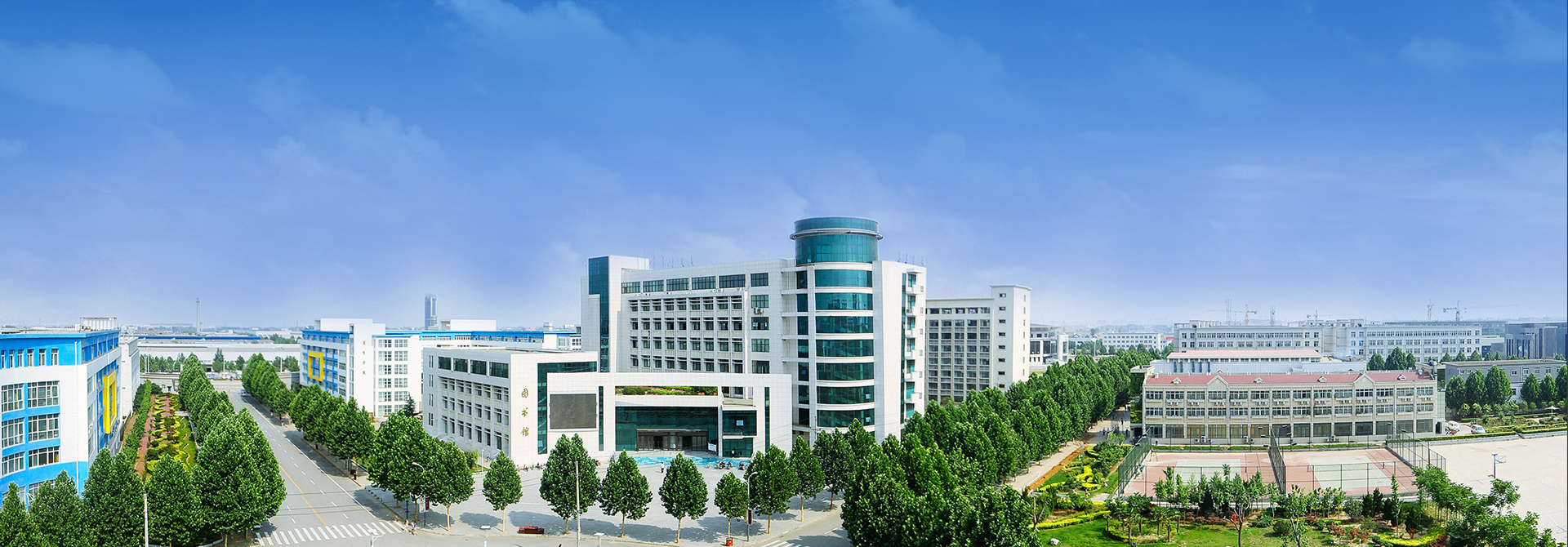 與中國(guó)民辦高校先行者同行 共赴教育高質(zhì)量發(fā)展新未來——集團(tuán)董事局主席、總裁袁漢源先生率團(tuán)赴黃河科技學(xué)院考察交流