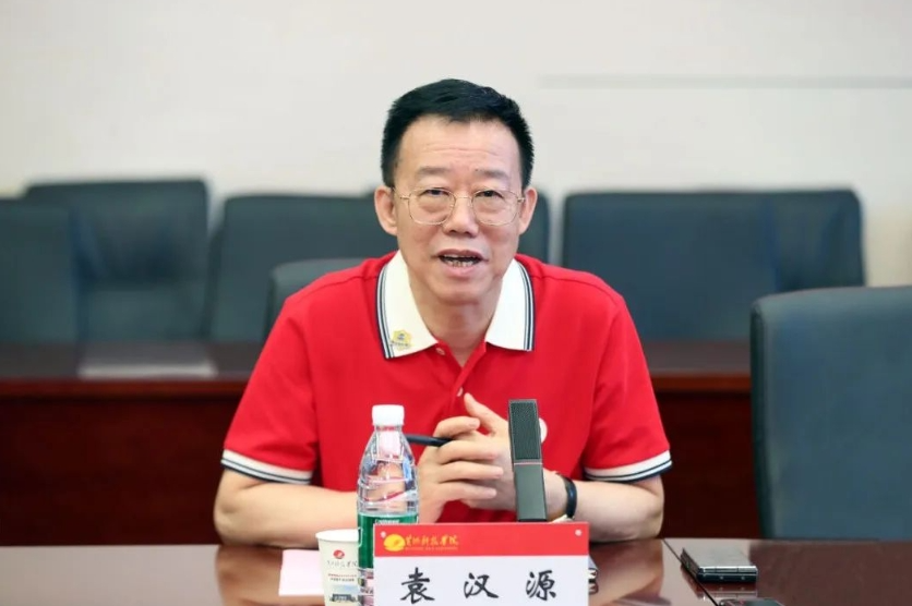 與中國(guó)民辦高校先行者同行 共赴教育高質(zhì)量發(fā)展新未來——集團(tuán)董事局主席、總裁袁漢源先生率團(tuán)赴黃河科技學(xué)院考察交流