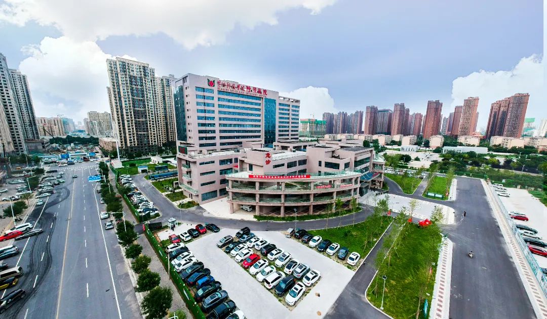 與中國(guó)民辦高校先行者同行 共赴教育高質(zhì)量發(fā)展新未來——集團(tuán)董事局主席、總裁袁漢源先生率團(tuán)赴黃河科技學(xué)院考察交流