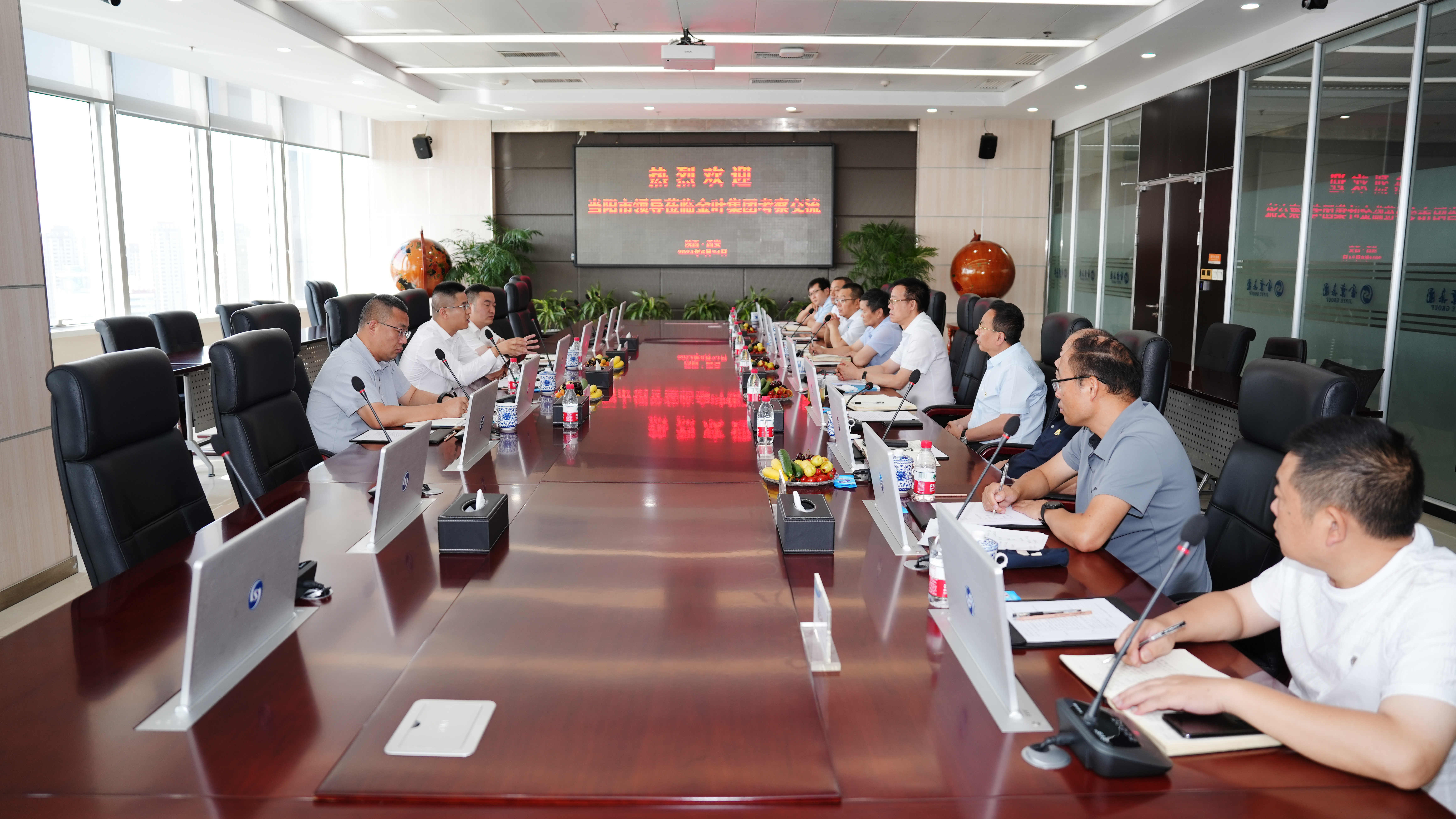 “金葉燦燦 一路向陽”——當(dāng)陽市委常委、副市長(zhǎng)丁雙全一行蒞臨集團(tuán)公司考察交流