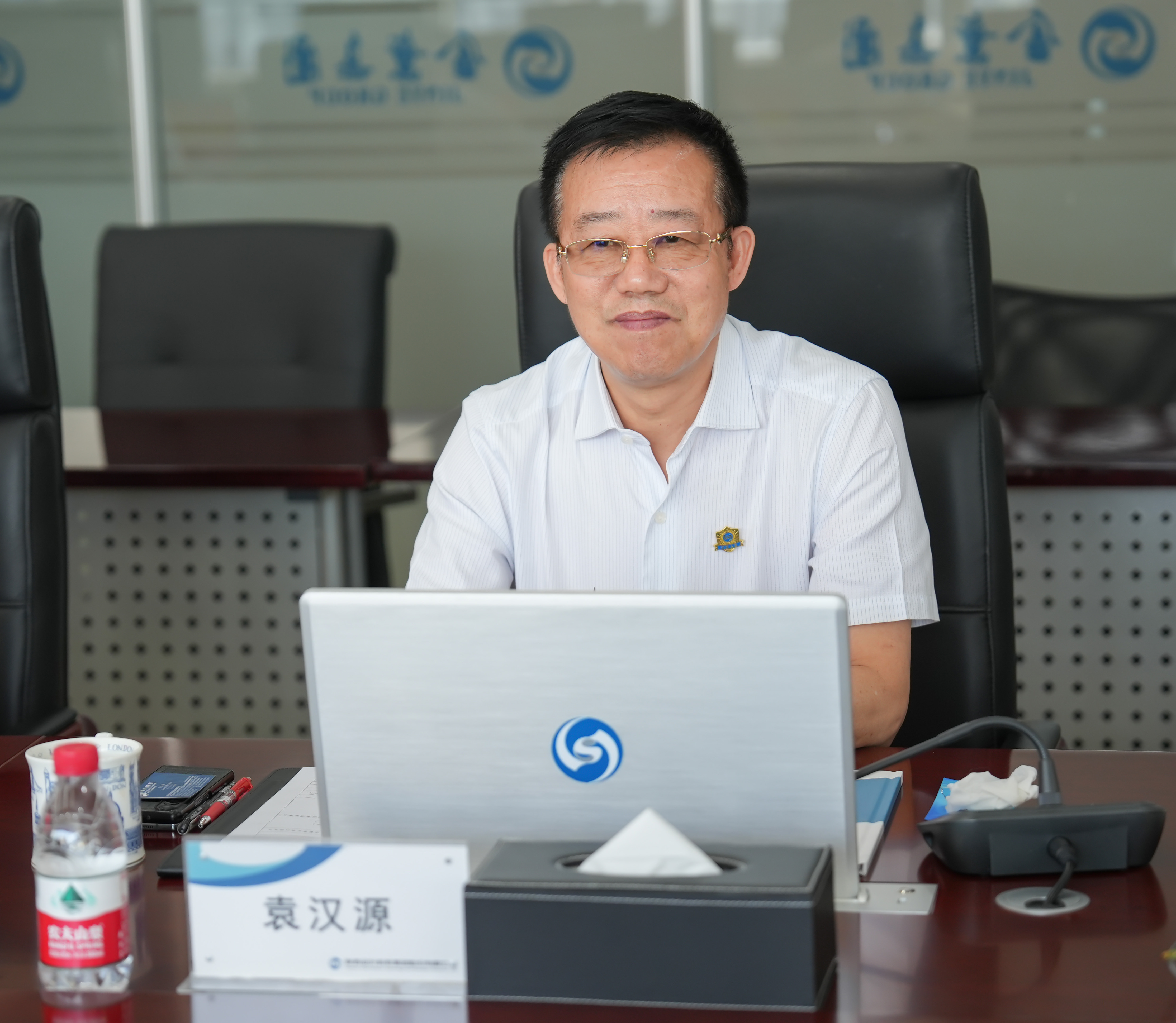 “金葉燦燦 一路向陽”——當(dāng)陽市委常委、副市長(zhǎng)丁雙全一行蒞臨集團(tuán)公司考察交流