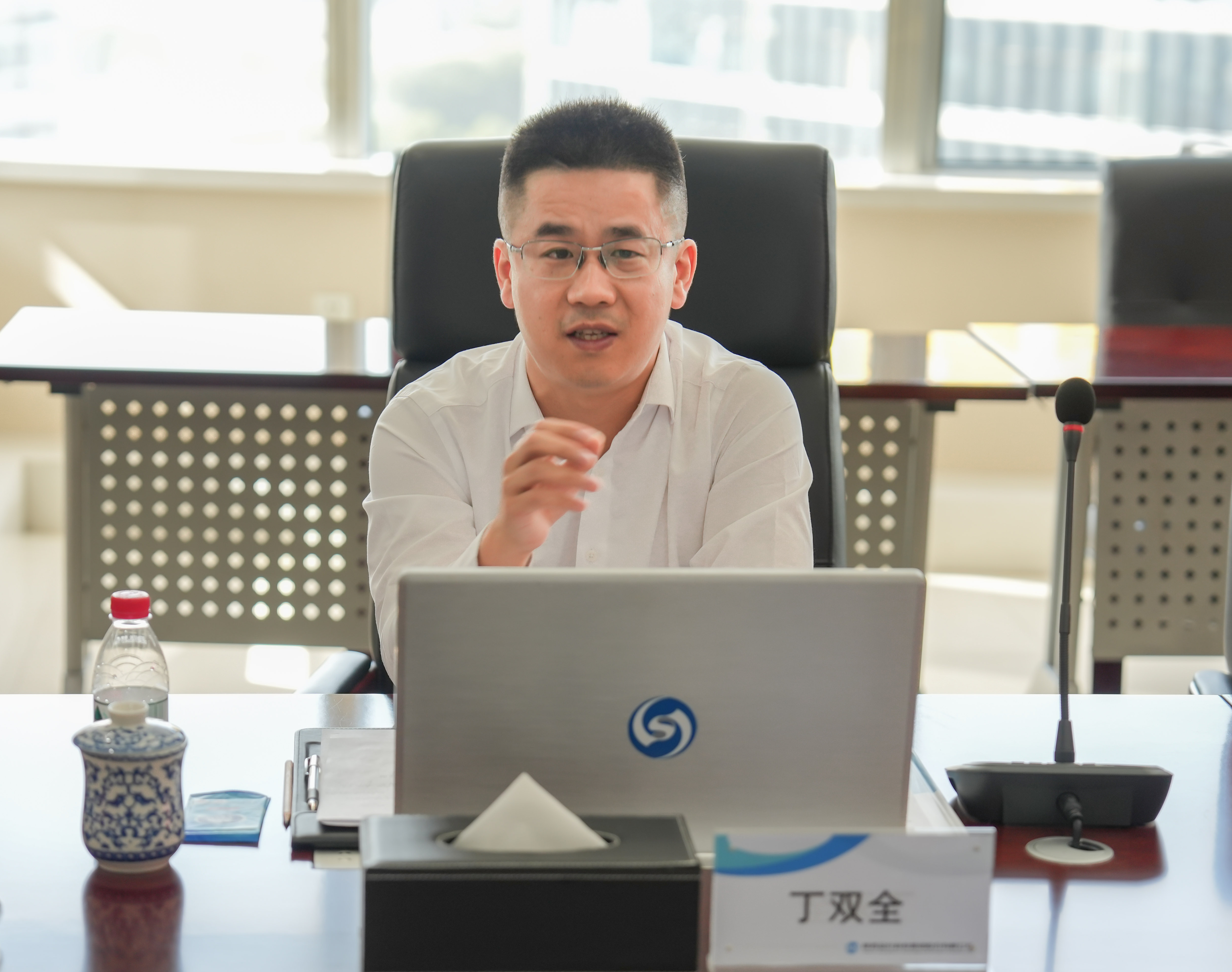 “金葉燦燦 一路向陽”——當(dāng)陽市委常委、副市長(zhǎng)丁雙全一行蒞臨集團(tuán)公司考察交流