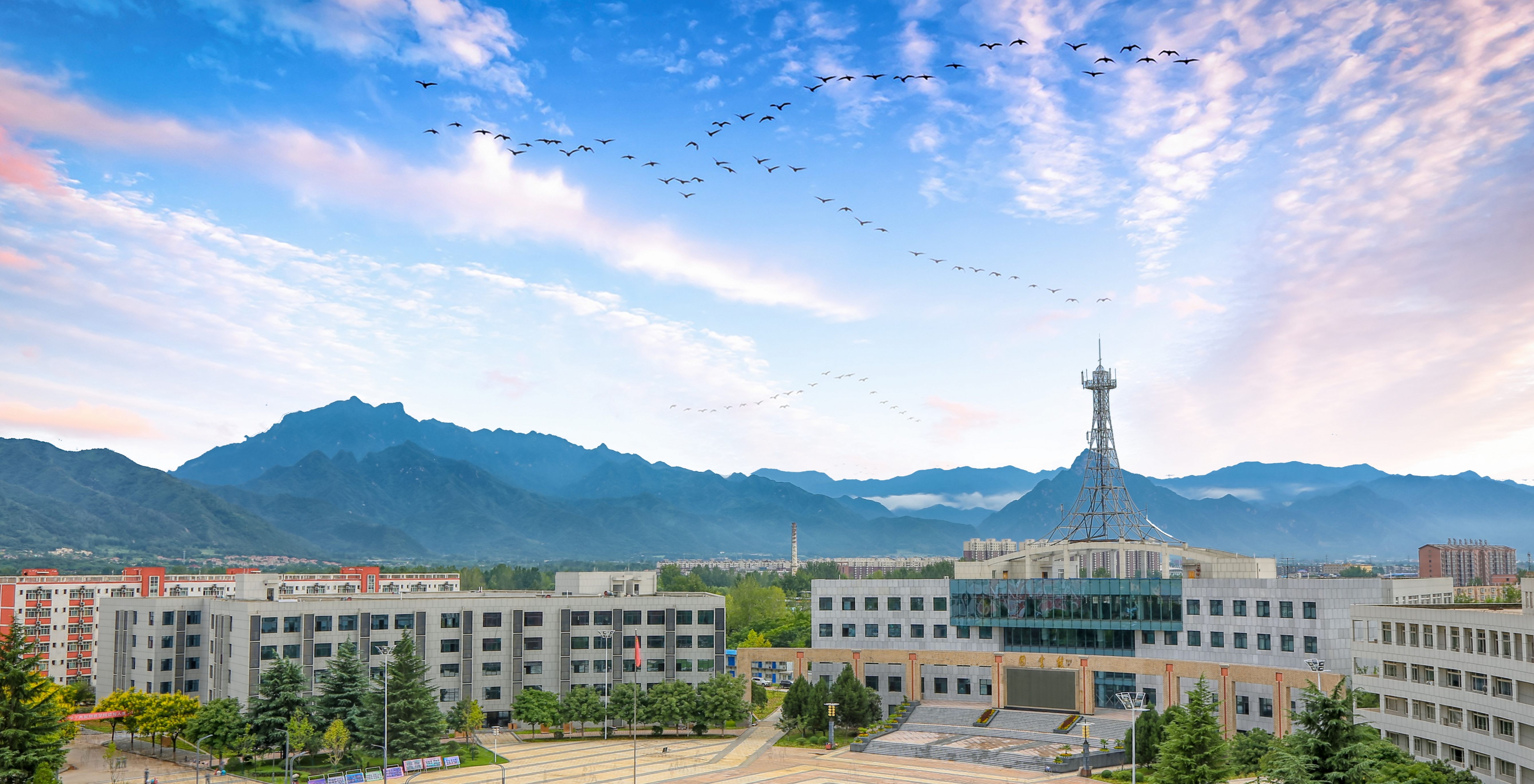 《中國教育報(bào)》:“明德文化”賦能 校訓(xùn)精神鑄魂——西安明德理工學(xué)院堅(jiān)持文化育人成效顯著 《中國教育報(bào)》:“明德文化”賦能 校訓(xùn)精神鑄魂——西安明德理工學(xué)院堅(jiān)持文化育人成效顯著