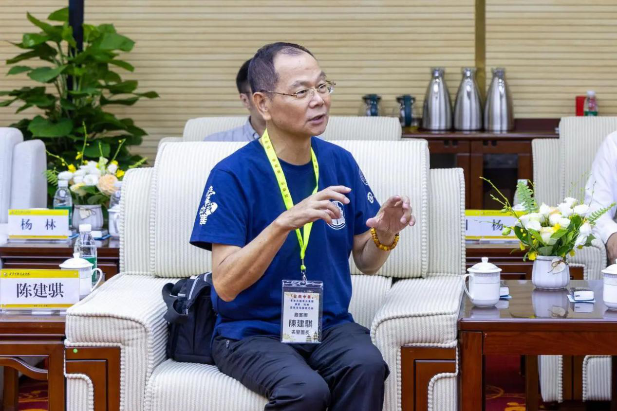 “愛我中華”青年大匯聚火車團(tuán)歷史文化探索之旅抵陜 省政協(xié)副主席楊冠軍在明德學(xué)院會(huì)見成員代表 “愛我中華”青年大匯聚火車團(tuán)歷史文化探索之旅抵陜 省政協(xié)副主席楊冠軍在明德學(xué)院會(huì)見成員代表