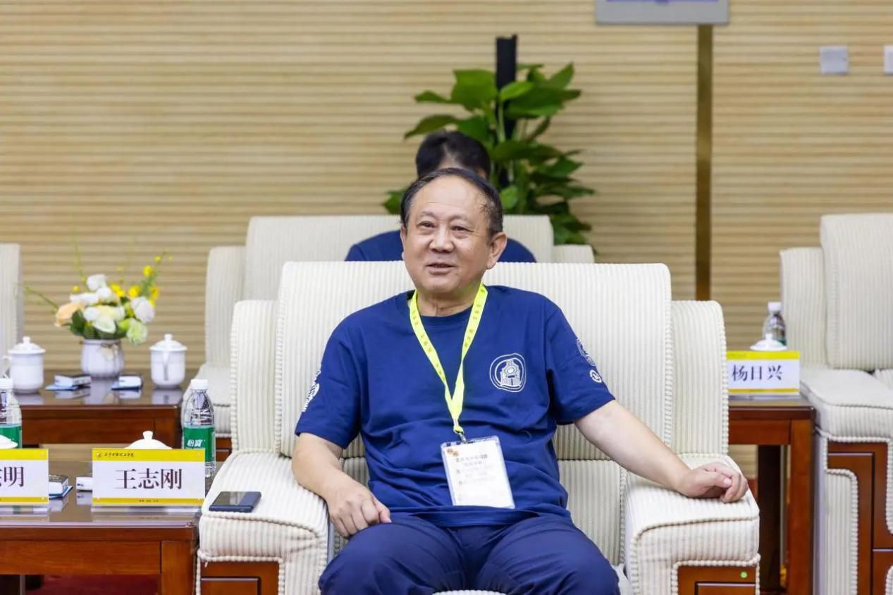 “愛我中華”青年大匯聚火車團(tuán)歷史文化探索之旅抵陜 省政協(xié)副主席楊冠軍在明德學(xué)院會(huì)見成員代表 “愛我中華”青年大匯聚火車團(tuán)歷史文化探索之旅抵陜 省政協(xié)副主席楊冠軍在明德學(xué)院會(huì)見成員代表