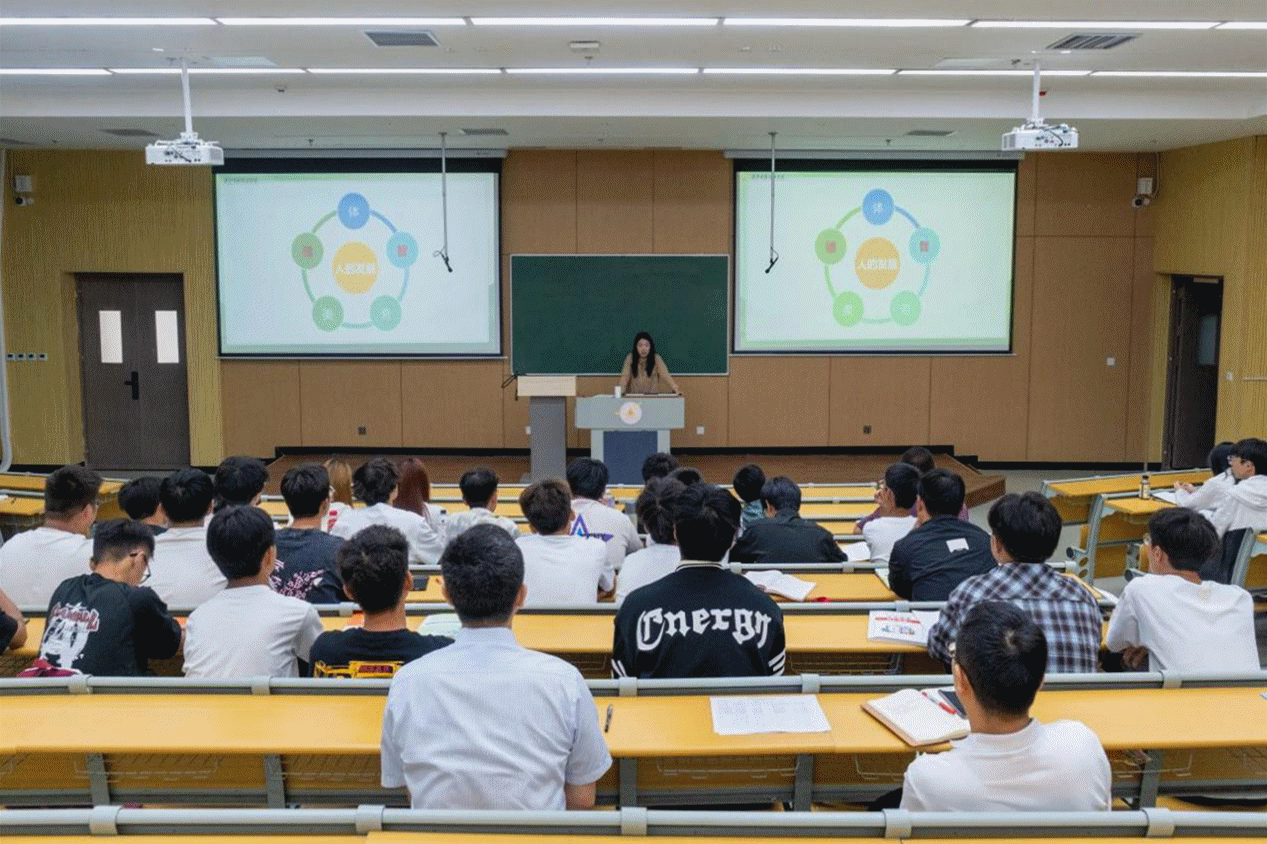 新氣象 新起點(diǎn) 西安明德理工學(xué)院新學(xué)期起航 新?；照絾⒂? title=