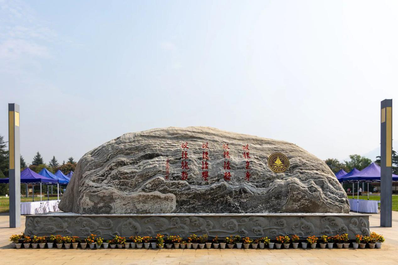 新氣象 新起點(diǎn) 西安明德理工學(xué)院新學(xué)期起航 新?；照絾⒂? title=