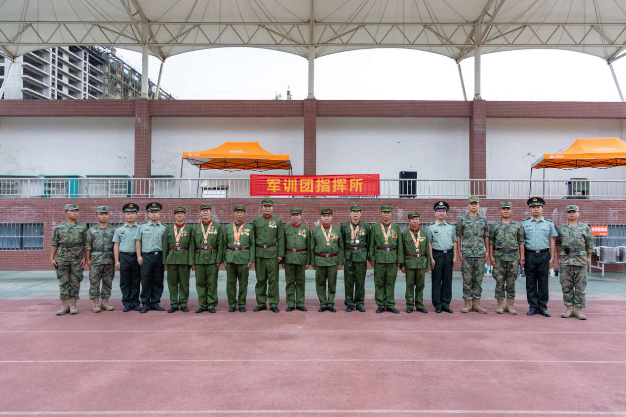 西安明德理工學(xué)院軍訓(xùn)特輯 英模老兵親臨現(xiàn)場宣講 軍事機(jī)構(gòu)領(lǐng)導(dǎo)來校督察 西安明德理工學(xué)院軍訓(xùn)特輯 英模老兵親臨現(xiàn)場宣講 軍事機(jī)構(gòu)領(lǐng)導(dǎo)來校督察