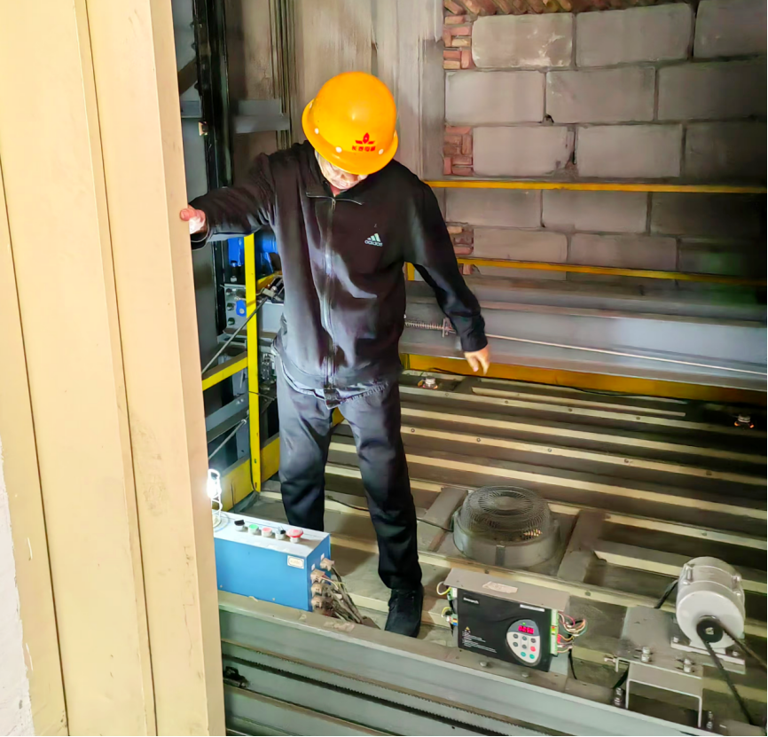 多項措施有效并舉 用實際行動切實筑牢企業(yè)安全生產(chǎn)防線 金葉科教集團(tuán)深入開展2024年安全管理專項行動之煙配產(chǎn)業(yè)篇 多項措施有效并舉 用實際行動切實筑牢企業(yè)安全生產(chǎn)防線 金葉科教集團(tuán)深入開展2024年安全管理專項行動之煙配產(chǎn)業(yè)篇