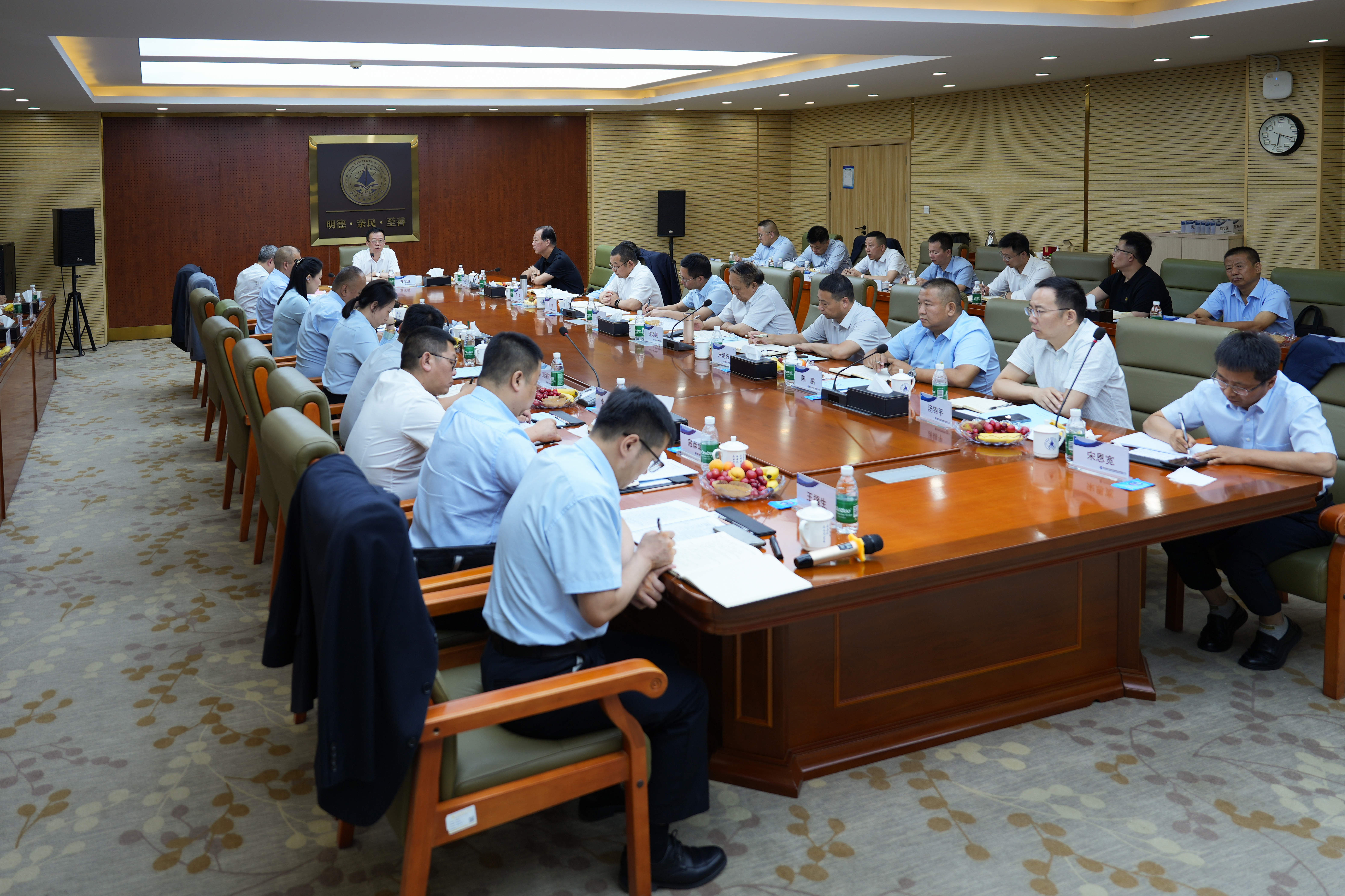 聚焦戰(zhàn)略 壓實責任 奮力開創(chuàng)高質量發(fā)展新局面 金葉科教集團2025年經營管理專題會、兩優(yōu)兩先表彰大會暨目標責任書簽訂儀式圓滿舉行