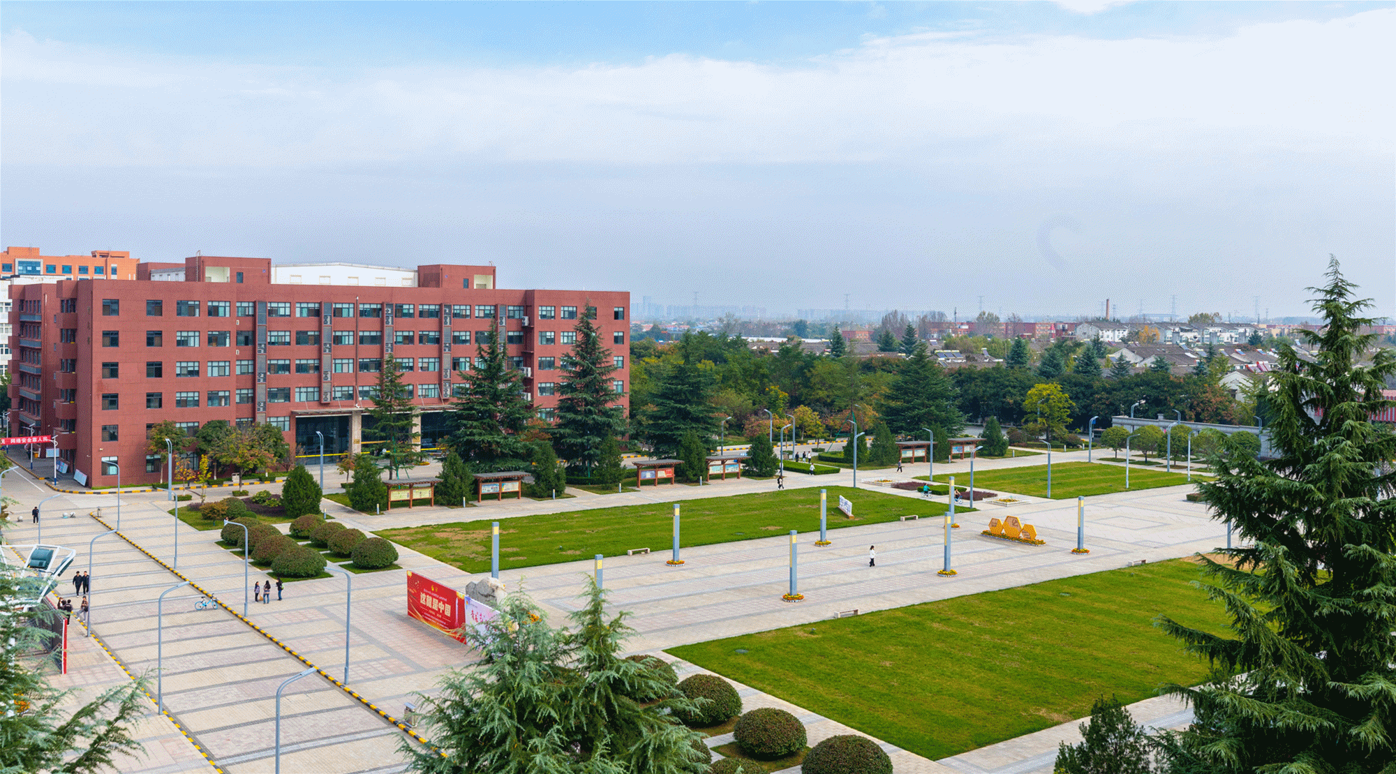 以綠色發(fā)展理念 賦能育人創(chuàng)新——金葉科教集團教育事業(yè)兩校生態(tài)環(huán)境建設(shè)獲省級認(rèn)可 以綠色發(fā)展理念 賦能育人創(chuàng)新——金葉科教集團教育事業(yè)兩校生態(tài)環(huán)境建設(shè)獲省級認(rèn)可